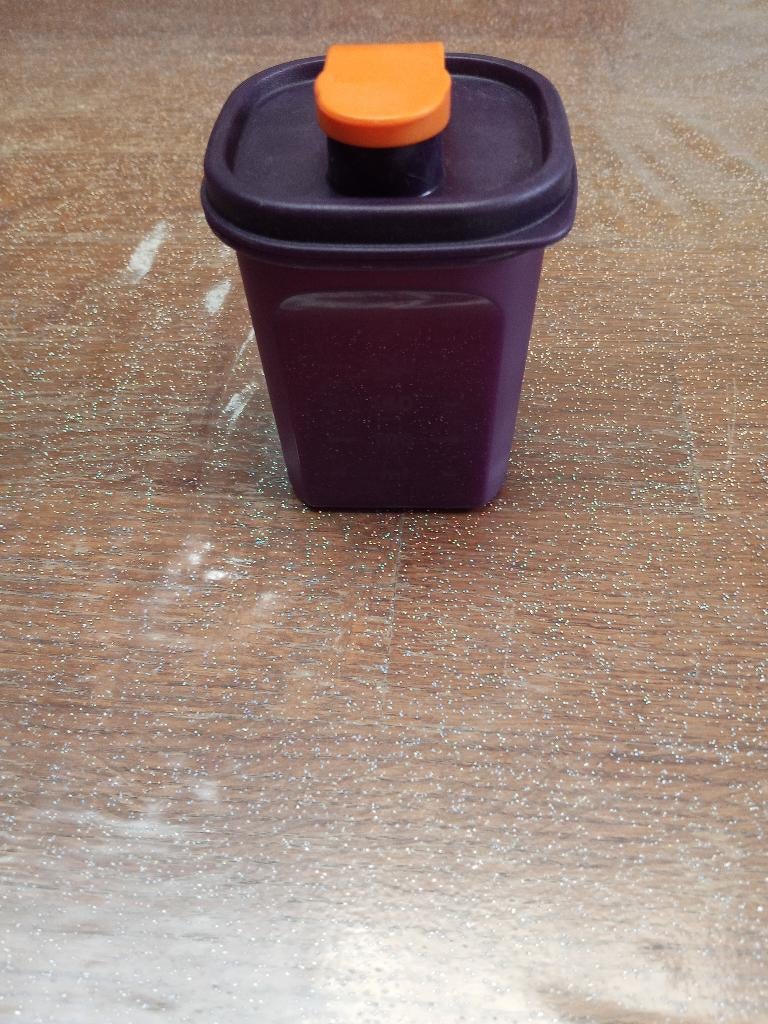 Petite boîte à épices / condiments Tupperware, Maison & Meubles, Cuisine| Tupperware, Comme neuf, Autres types, Rouge, Enlèvement