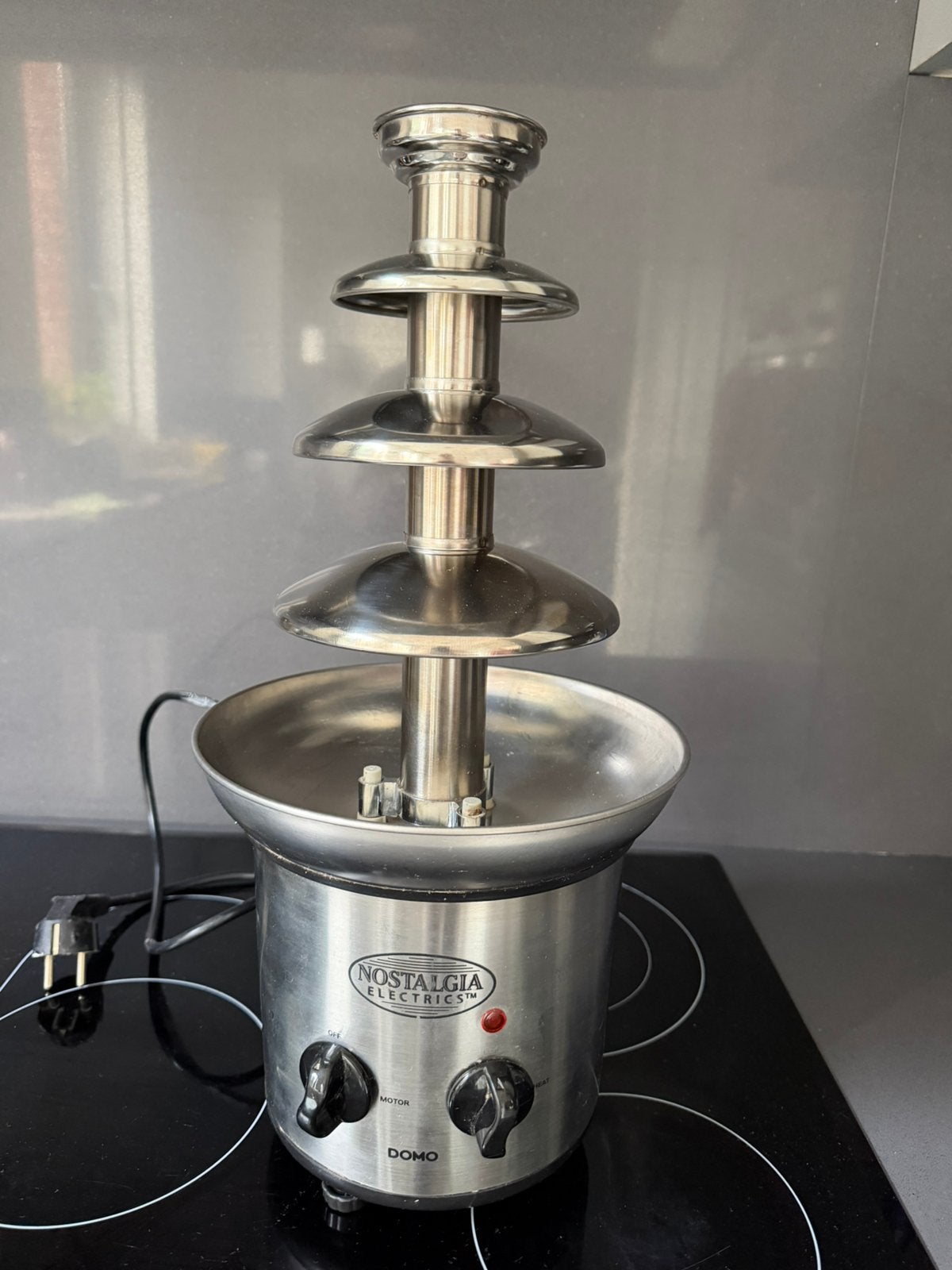 Domo chocoladefontein nostalgia, Elektronische apparatuur, Ophalen, Zo goed als nieuw, Elektrisch, Fondueset