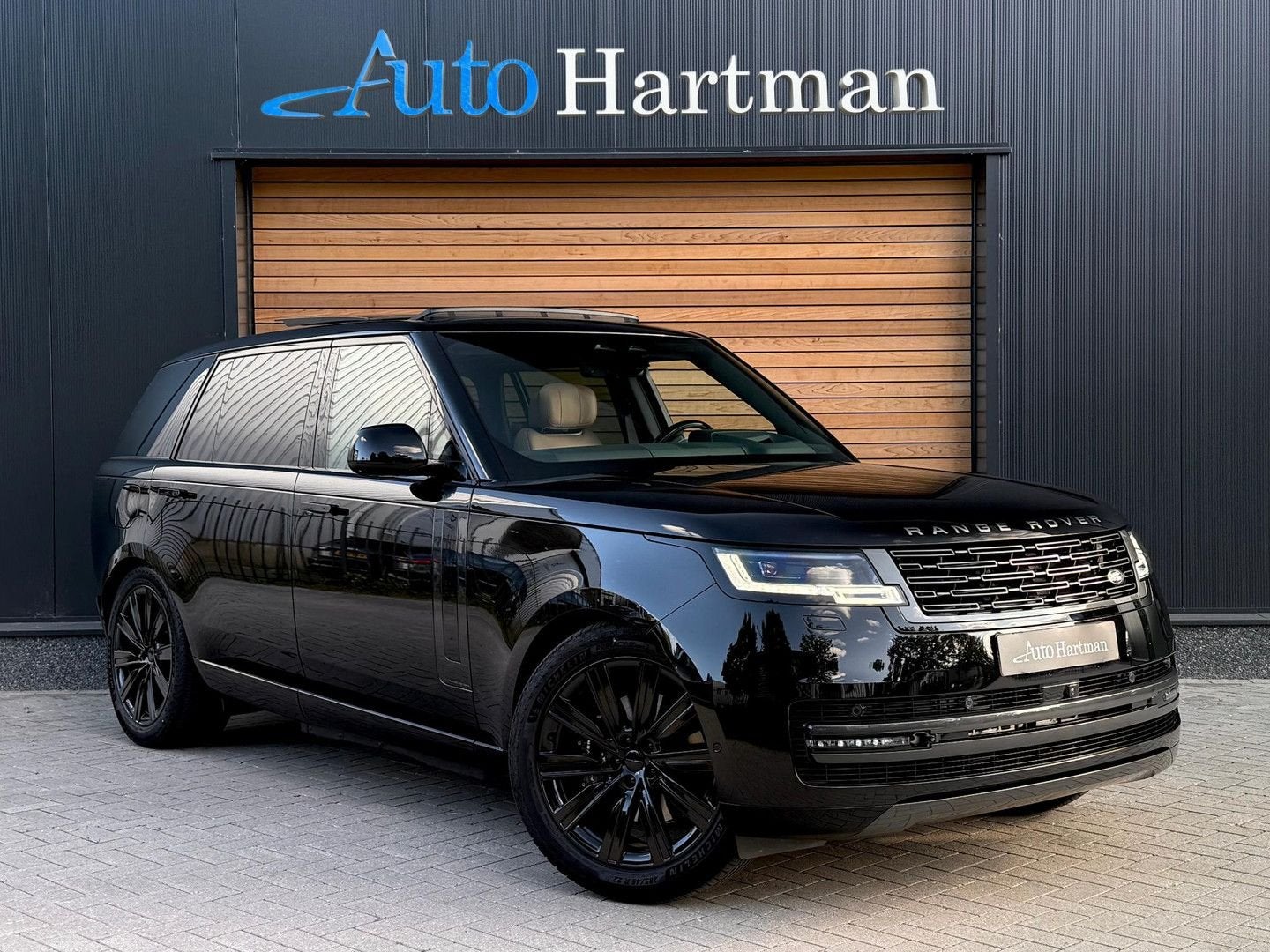 Land Rover Range Rover 3.0 P460e LWB Autobiography PHEV REAR, Auto's, Automaat, Zwart, Hybride Elektrisch/Benzine, SUV of Terreinwagen