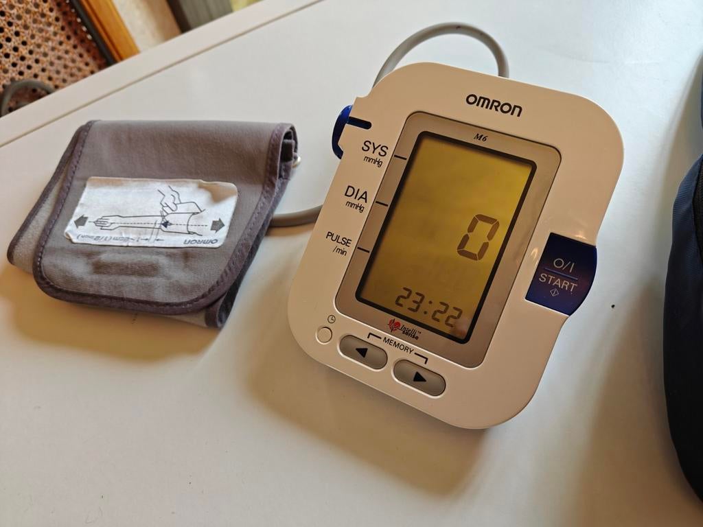 Omron M6 bloeddrukmeter – bovenarm – met manchet, Ophalen