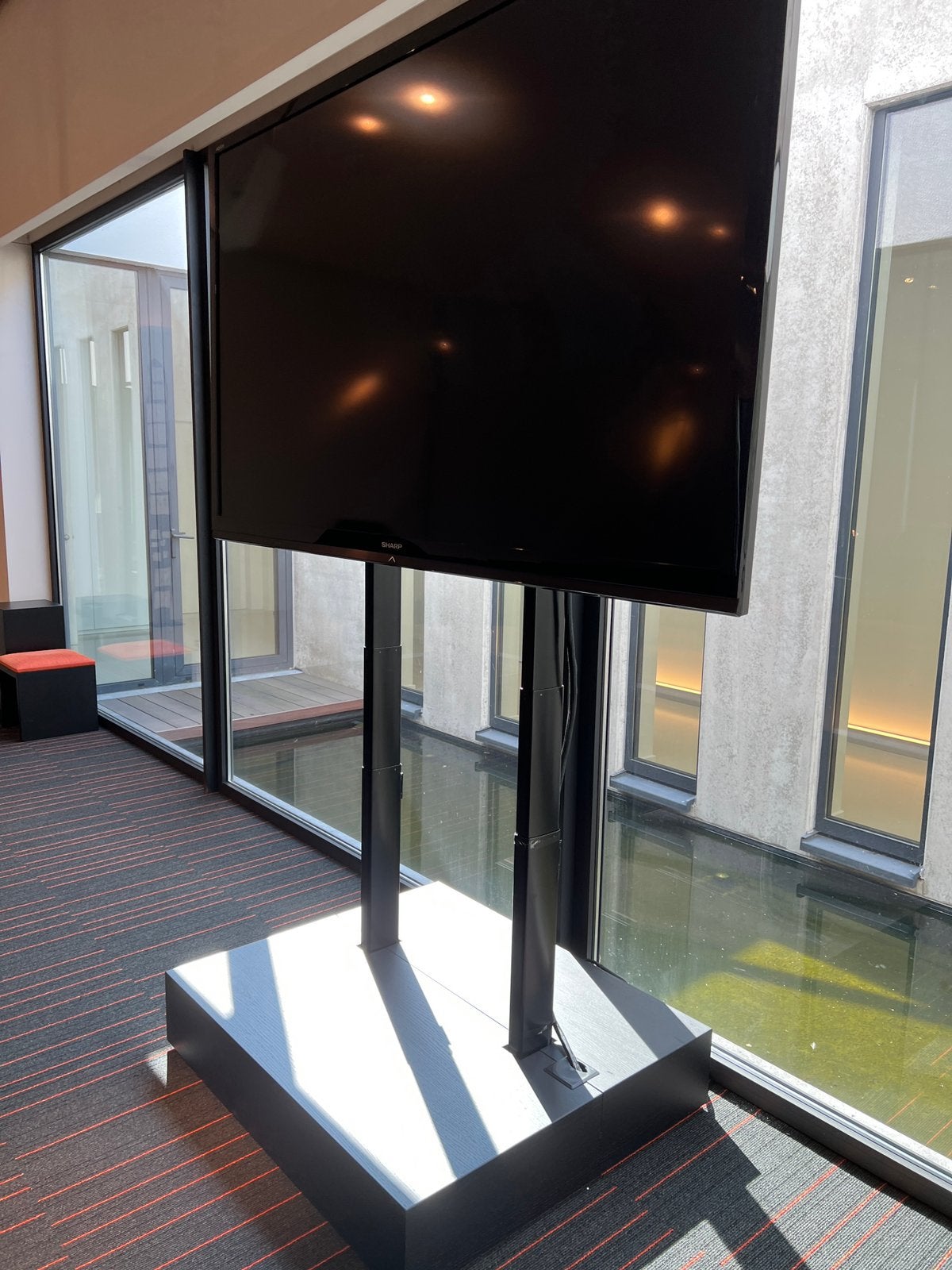Sharp AQUOS 80” Full HD TV + elektr Audipack voet maatwerk, LED, 50 Hz, Enlèvement, Utilisé