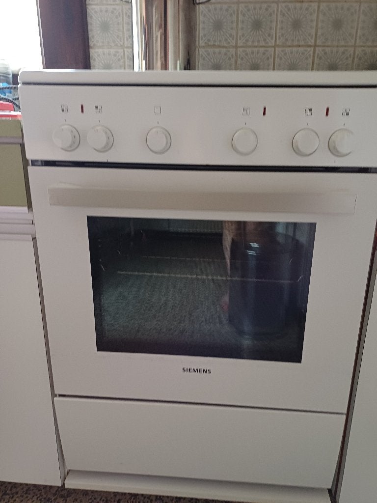 Fornuis, Elektronische apparatuur, Fornuizen, Ophalen, 60 cm of meer, 4 kookzones, Zo goed als nieuw