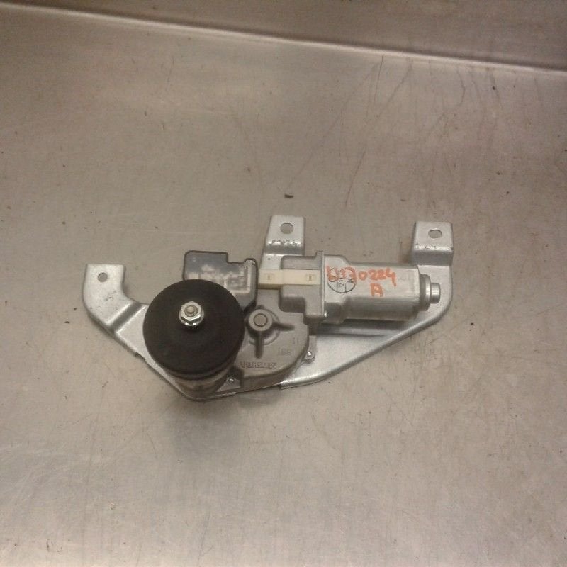 MOTEUR ESSUIE-GLACE ARRIÈRE Suzuki Splash (01-2008/12-2015), Dhr. M. Roggen, Stadsweg 37 37
9917 PV  WIRDUM GR., NL, Suzuki, Utilisé