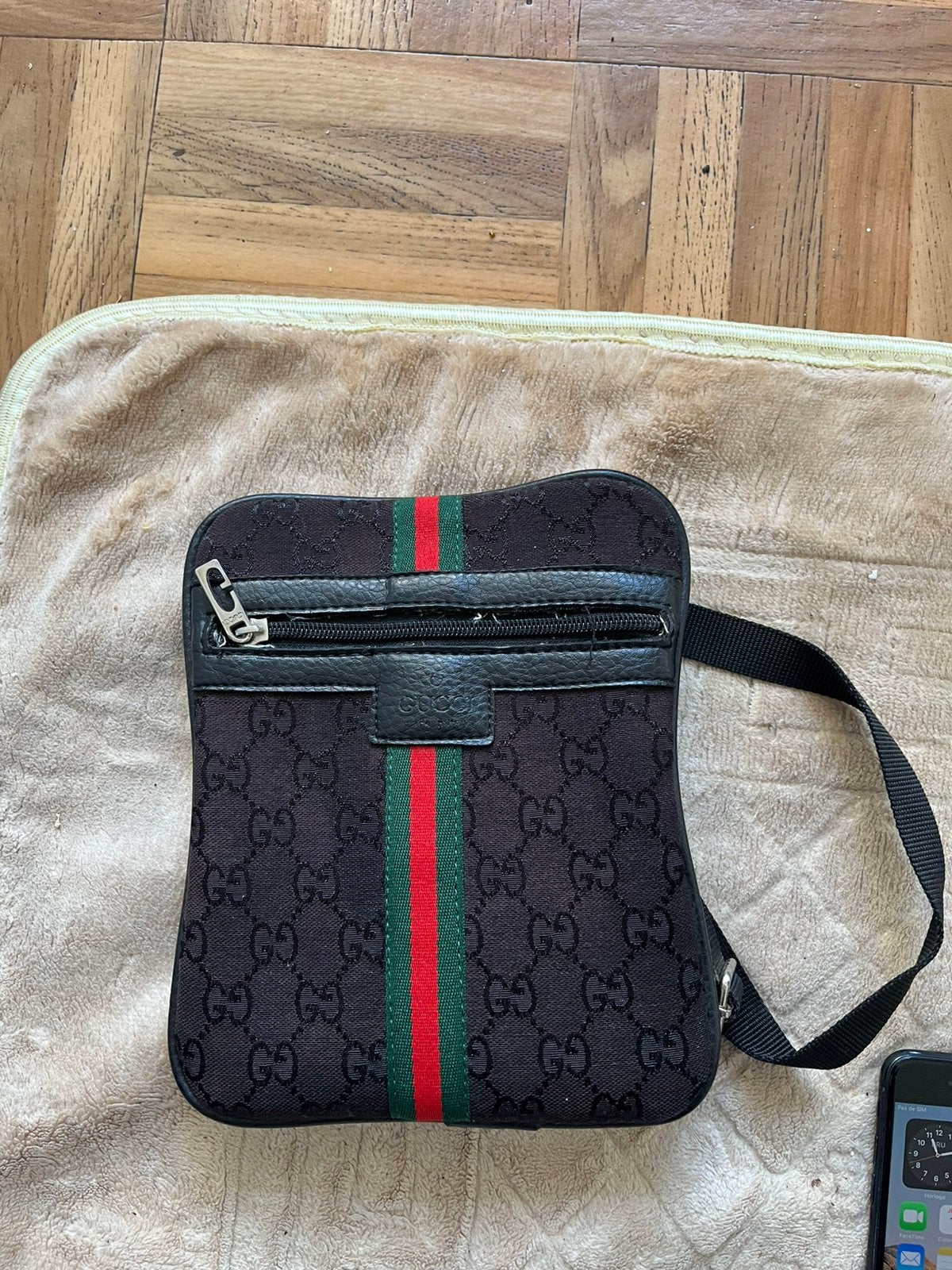 Lot de téléphone et câble avec pochette, Enlèvement, Utilisé