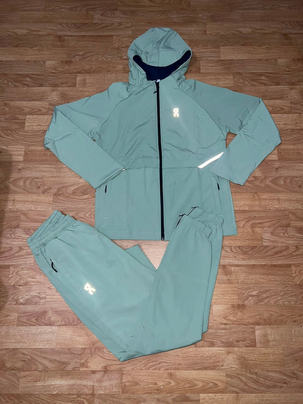 Ensembles nike / under, Enlèvement ou Envoi, Neuf, Général