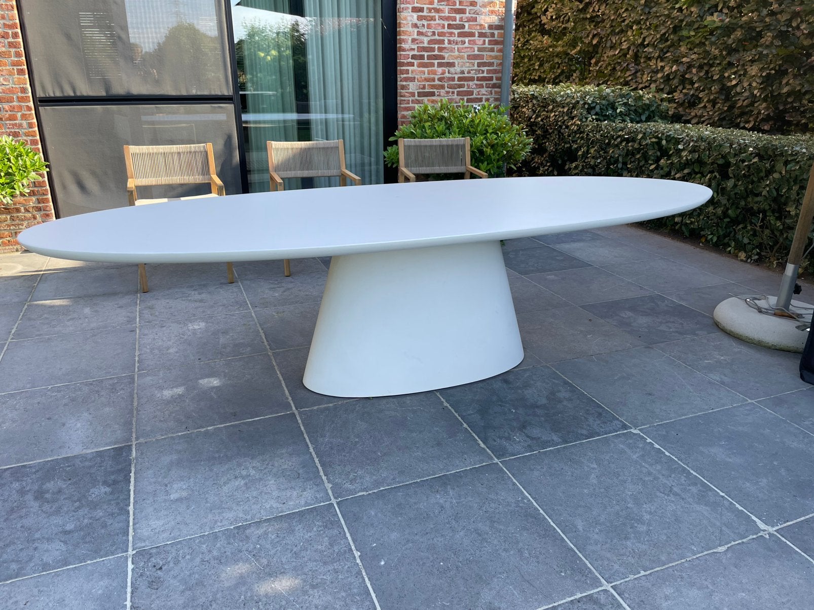 Tuintafel ovaal wit ( lichte schade), Ophalen, Zo goed als nieuw, Ovaal