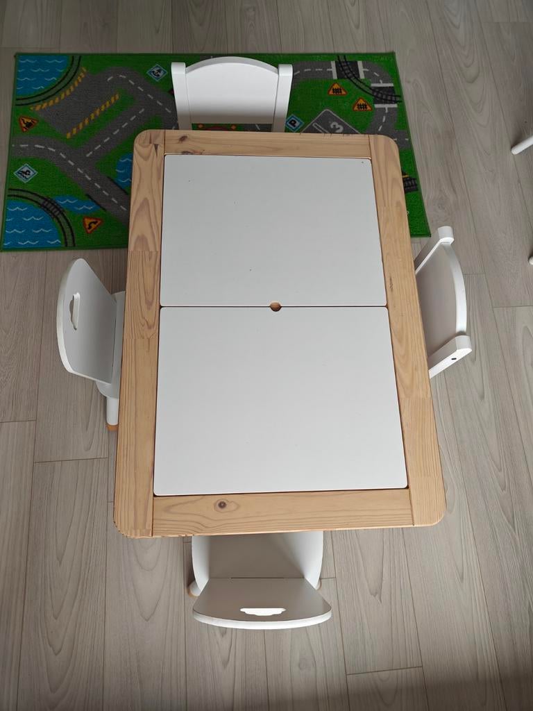 Speeltafel FLISAT IKEA + 4 stoeltjes, Enlèvement