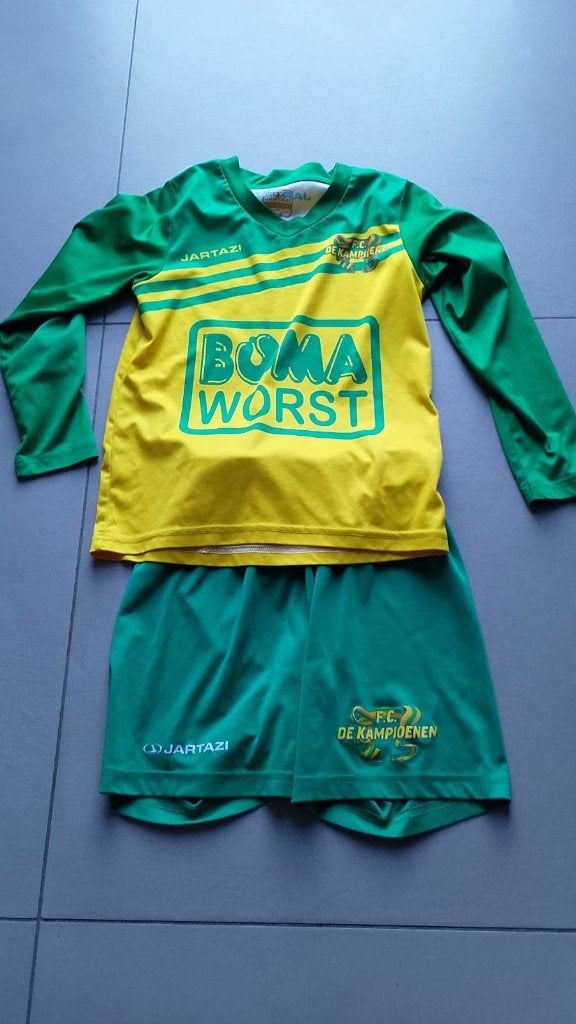 voetbaltenue jartazi FC de kampioenen maat 122/128 7/8 jaar, Kinderen en Baby's, Kinderkleding | Maat 122, Ophalen of Verzenden