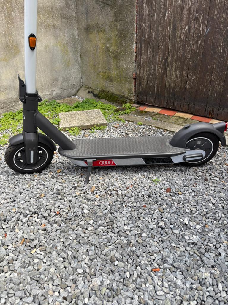 Audi step Ninebot G30, Fietsen en Brommers, Steps, Zo goed als nieuw, Elektrische step (E-scooter), Ophalen