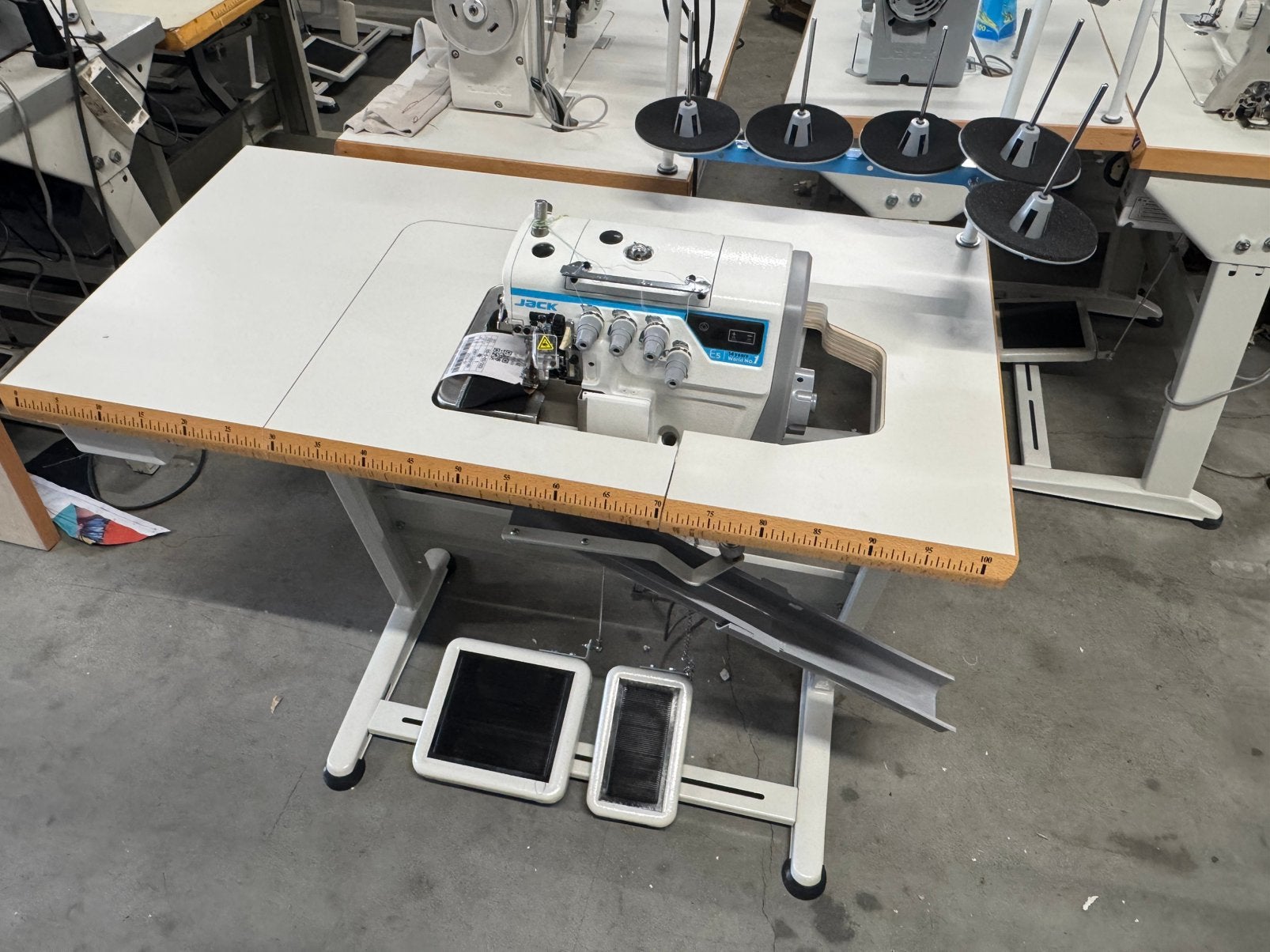Industriele lockmachine overlock jack e5 5draad nieuw, Hobby & Loisirs créatifs, Neuf, Autres marques, Enlèvement ou Envoi, Industrie