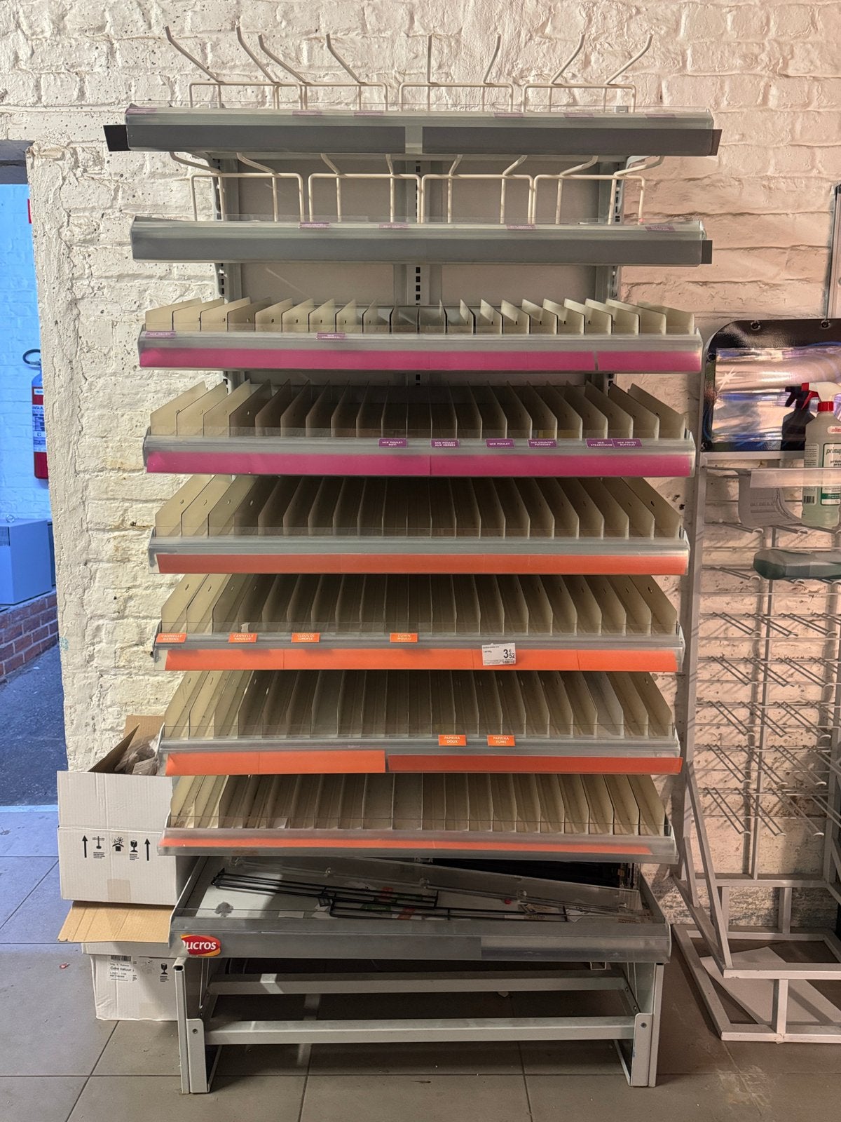 Metalen display, Ophalen, Zo goed als nieuw