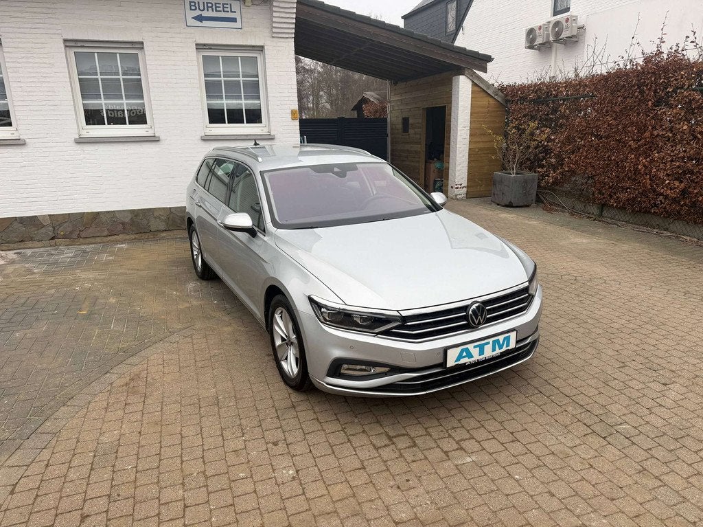 Volkswagen Passat Variant Passat Variant 2.0 TDI DSG Highlin, Gebruikt, 4 cilinders, https://public.car-pass.be/vhr/dba06d71-860f-44dd-8fd2-3fce215d36be