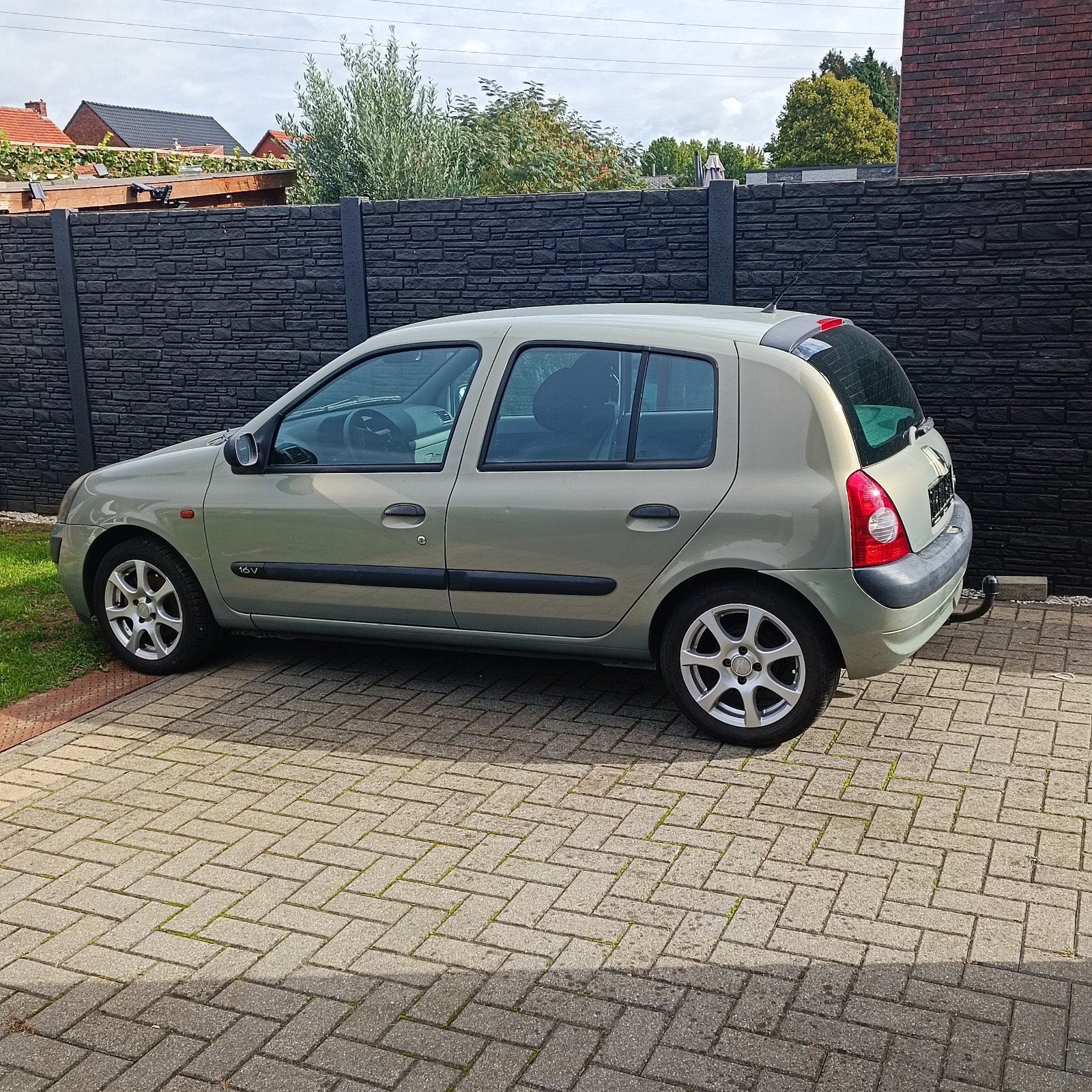Renault Clio 1.2 essence toutes les pièces sont à vendre

to, Autos, Achat, Particulier, Essence, Clio