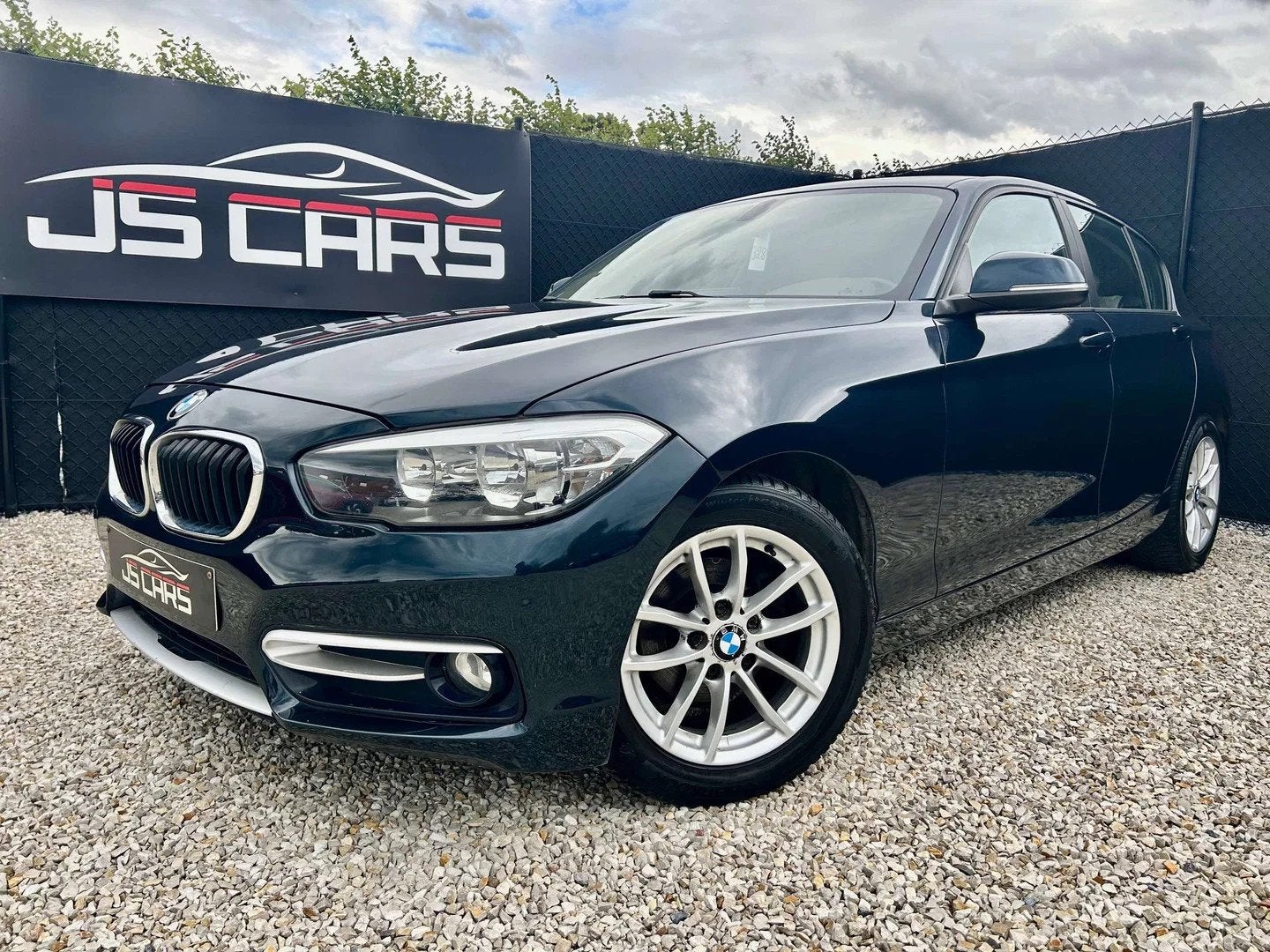 BMW 1 Serie 116 d*GPS*PDC*FRONT ASSIST*LED*SIEGES CHAUFFANTS, Autos, BMW, Cuir, Argent ou Gris, Achat, Entreprise