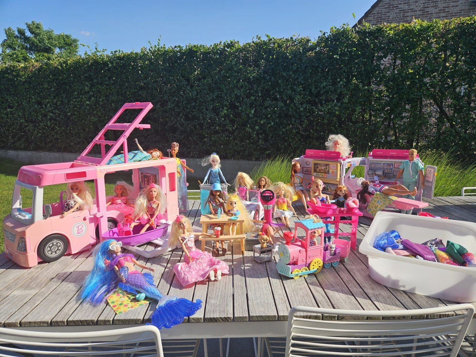 ​Groot XL Barbie Speelpakket – Camper, Kliniek, Kledij, enz., Tickets en Kaartjes