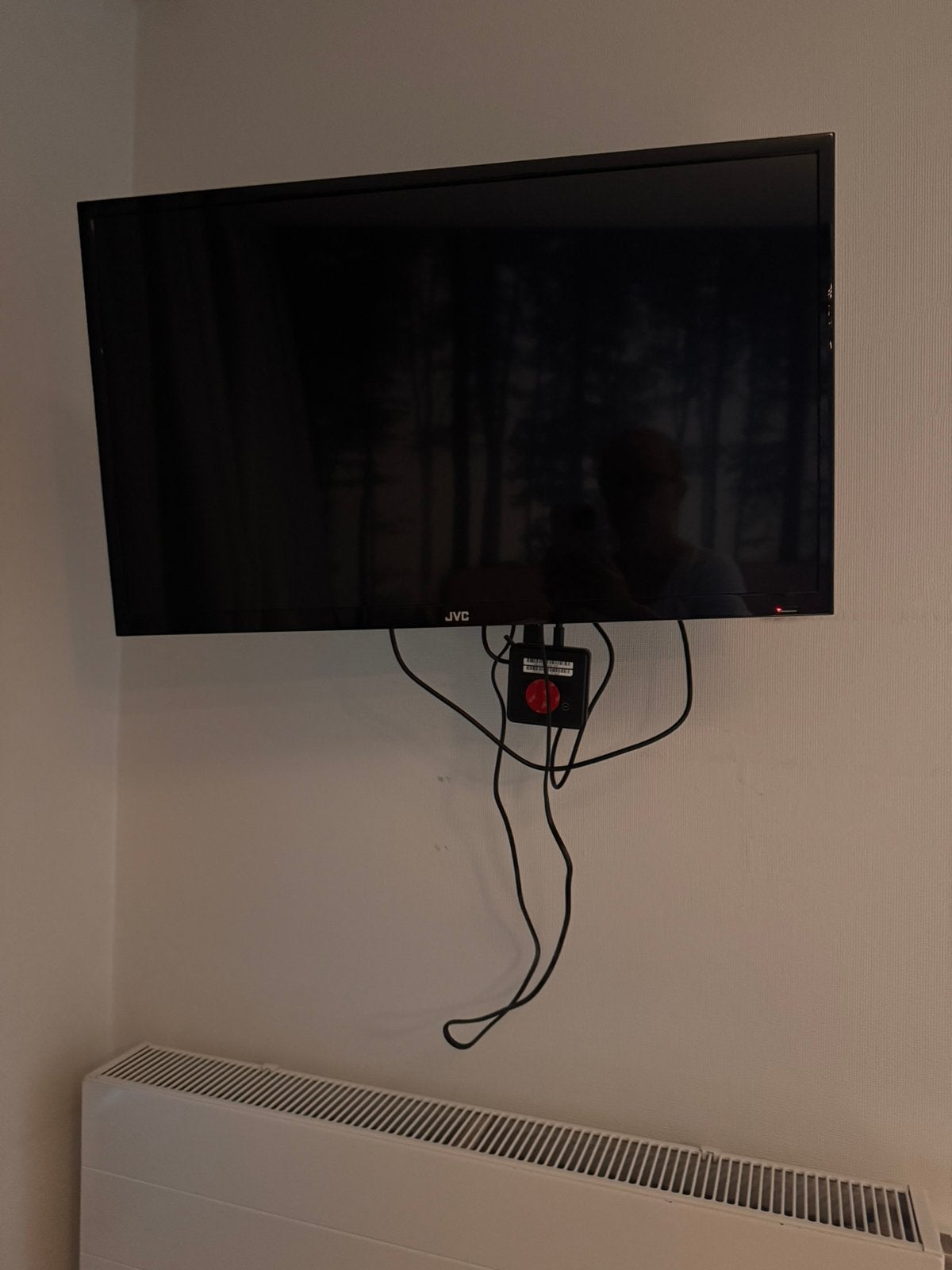 Televisie JVC met ophangsysteem, Ophalen, Zo goed als nieuw, 60 tot 80 cm, Overige merken