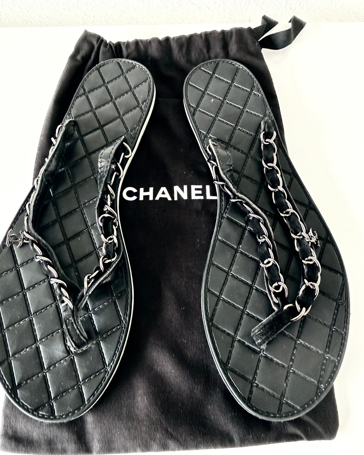 CHANEL SLIPPERS KETTING, LEER, 39, AUTHENTIEK NEW €700,- 💖, Kleding | Dames, Schoenen, Verzenden, Zo goed als nieuw