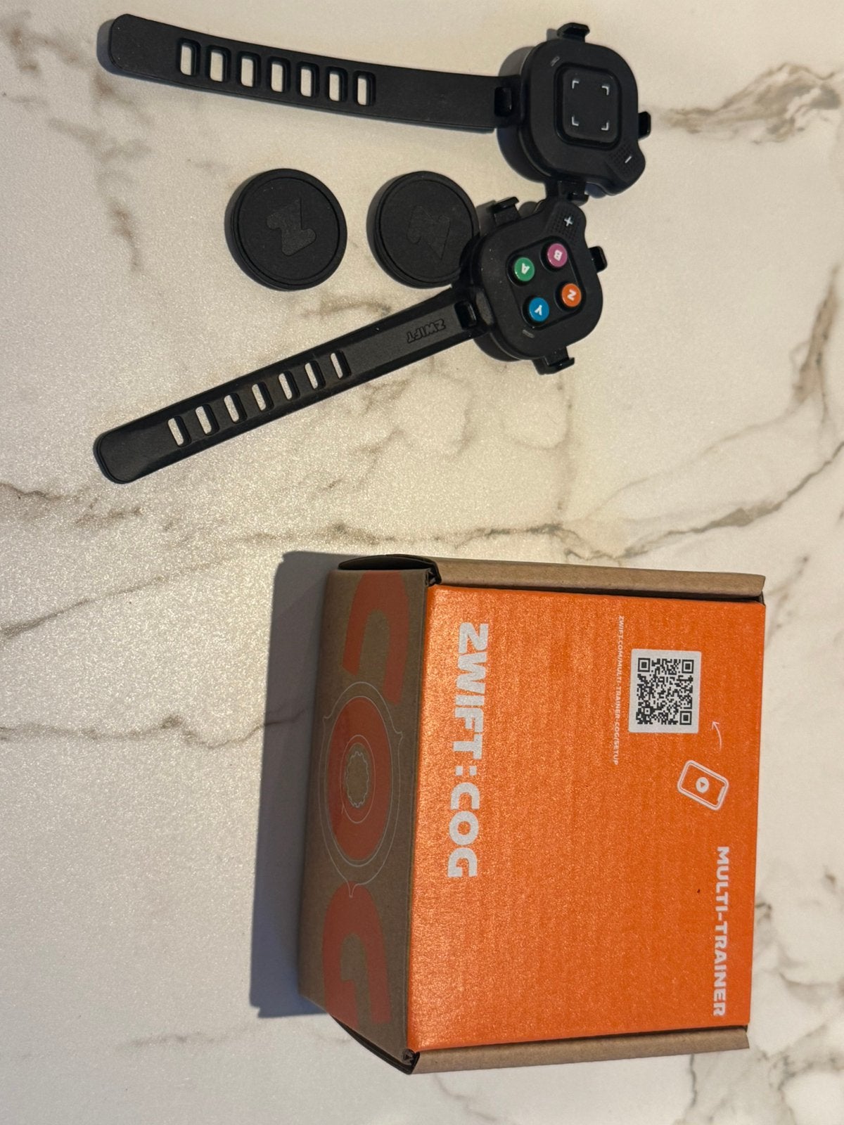 Zwift Cog Multi-Trainer + Zwift Play Controllers te koop., Sport en Fitness, Wielrennen, Ophalen of Verzenden, Zo goed als nieuw