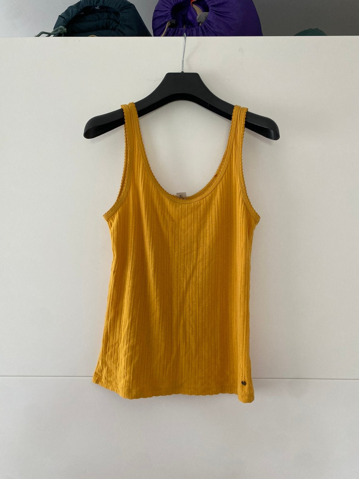 America today topje xs, Kleding | Dames, Geel, Ophalen of Verzenden, Zo goed als nieuw, Zonder mouw
