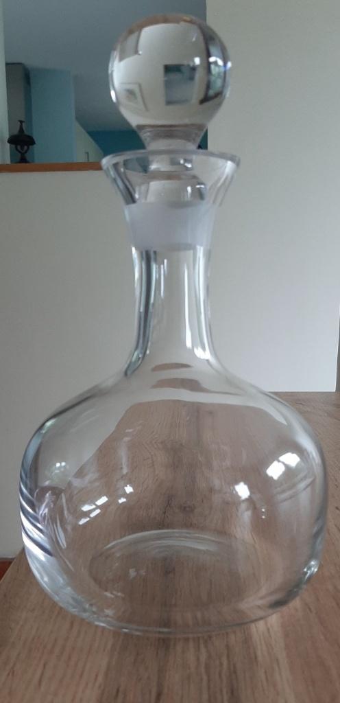 Carafe en verre., Enlèvement