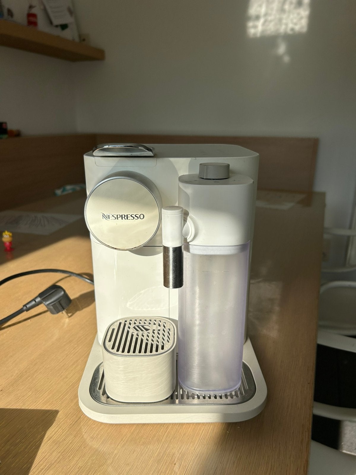 Machine caffe Nespresso DeLonghi, Enlèvement, Comme neuf