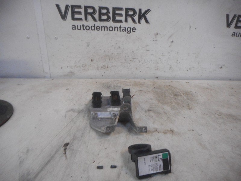 CALCULATEUR MOTEUR ECU Opel Zafira (F75) (24461886), Robert Bosch AG, Opel, Utilisé, Robert-Bosch-Allee 1
74232  Abstatt, DE