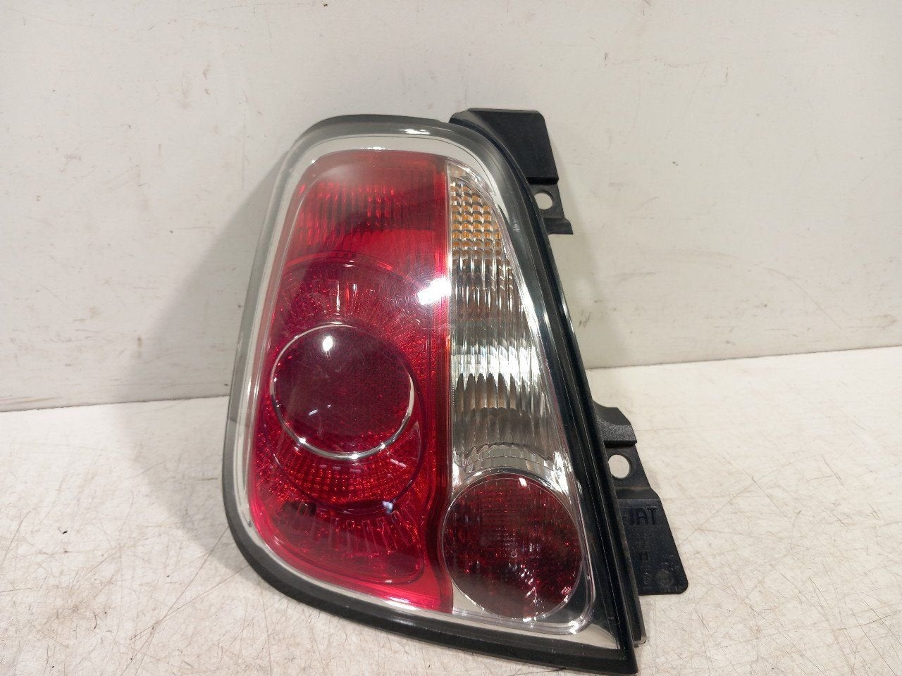 Achterlicht links buiten Fiat 500, Auto-onderdelen, Verlichting, Onderdelen@venauto.nl, Van der Ven Autorecycling B.V., Gebruikt