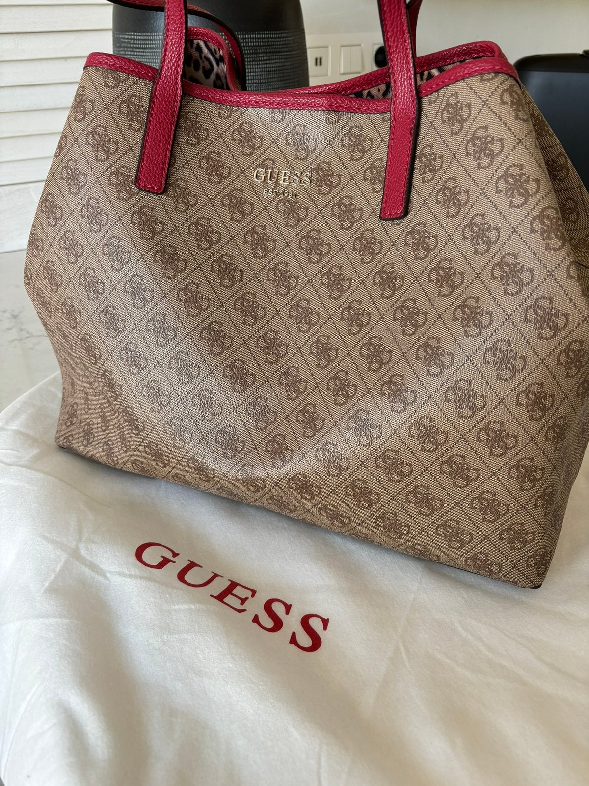 Schoudertas Guess in perfecte staat, Ophalen, Zo goed als nieuw, Bruin, Overige merken
