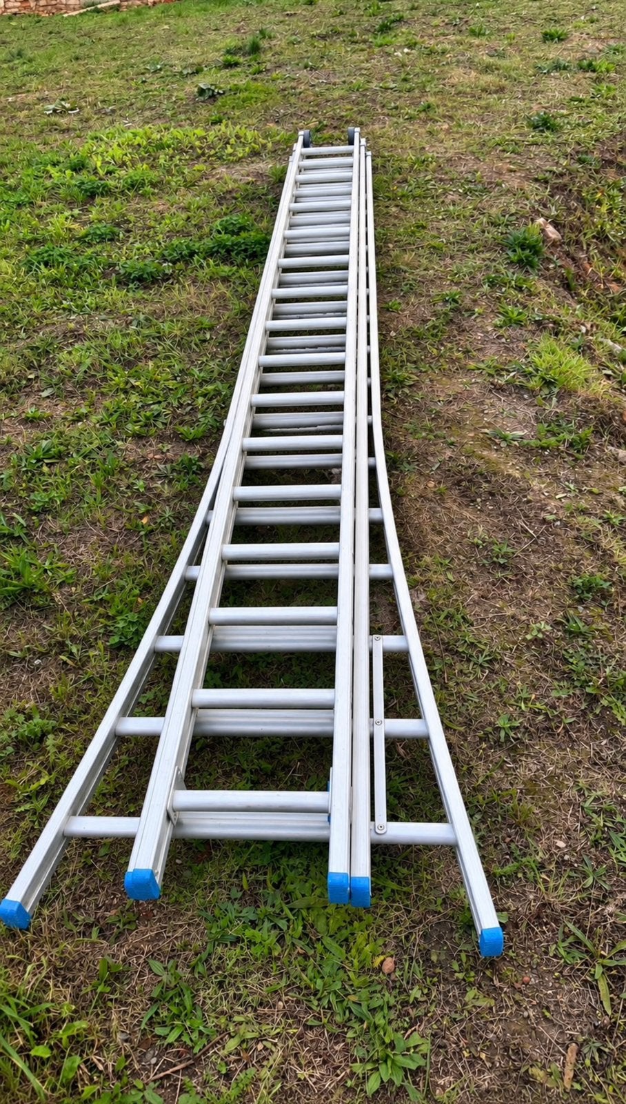 Triple échelles de la marque SOLIDE 3x18 échelons, Bricolage & Construction, Enlèvement, Comme neuf