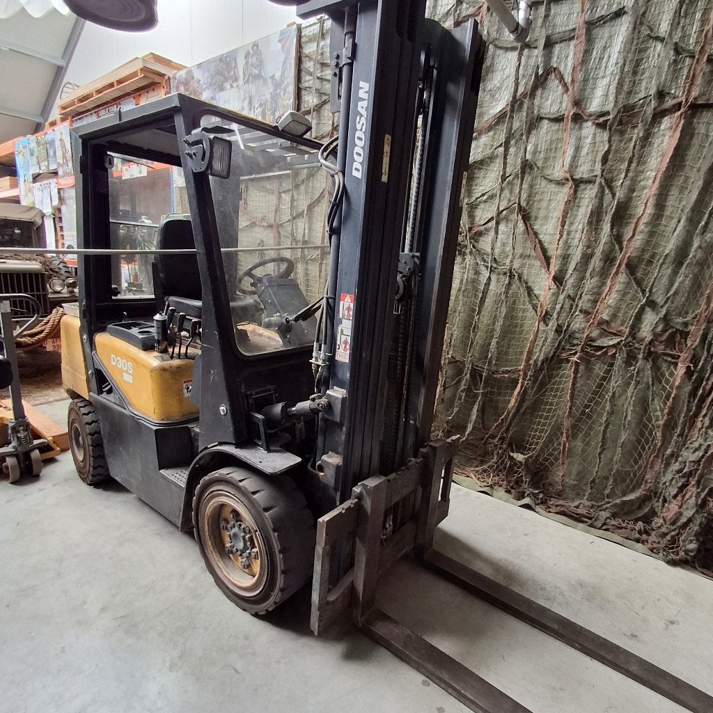 heftruck 3 TON - triple mast - diesel, Zakelijke goederen, Machines en Bouw | Heftrucks en Intern transport, Heftruck, Diesel