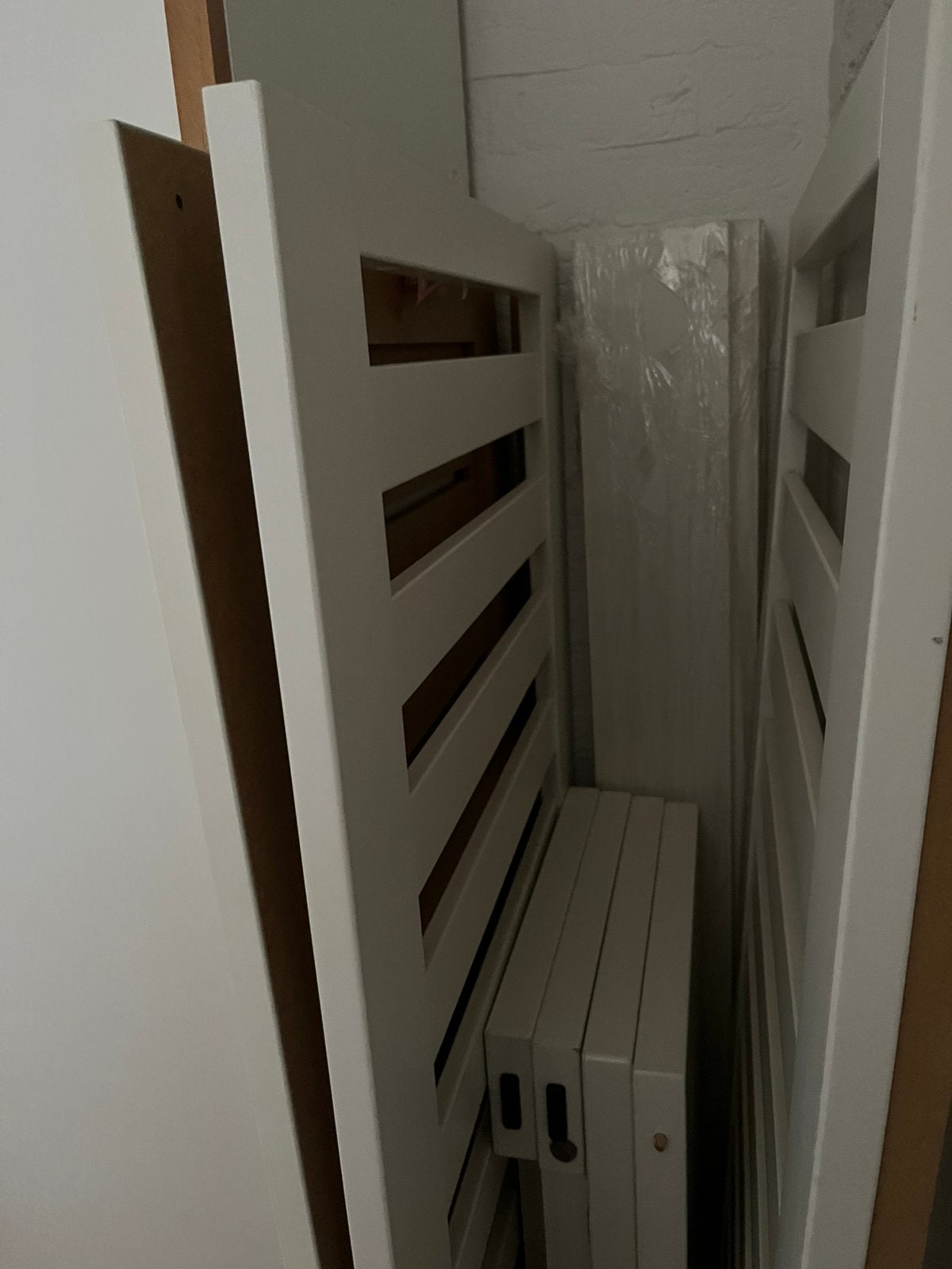 Kinderbed- wit - zonder matras - 140x70 cm, Ophalen, Zo goed als nieuw, Matras