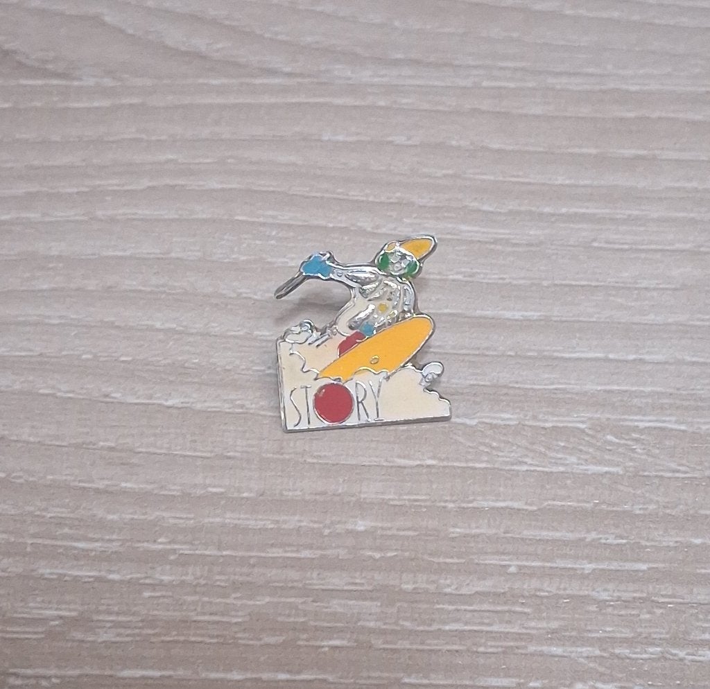 PIN - STORY - SURF - SURFEN - SURFING, Verzamelen, Speldjes, Pins en Buttons, Verzenden, Gebruikt, Sport, Speldje of Pin