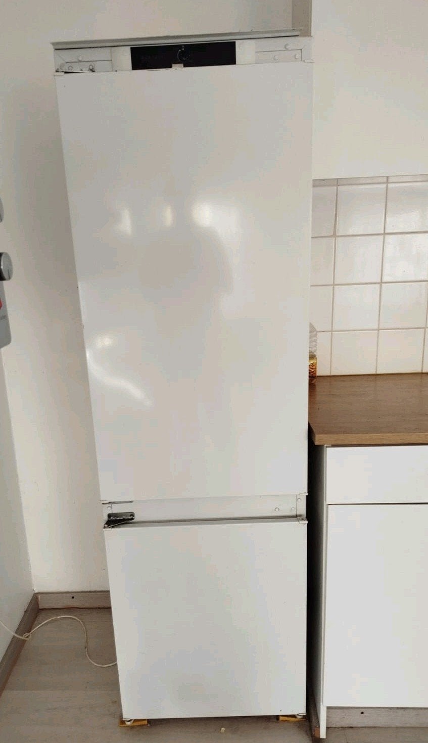 • Réfrigérateur congélateur encastrable combiné - NoFrost -, Electroménager, 160 cm ou plus, Enlèvement, Utilisé, 45 à 60 cm