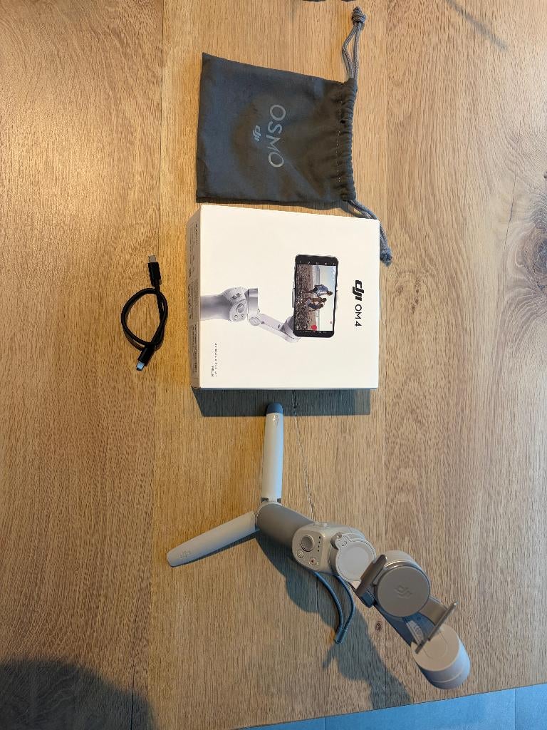 DJI Osmo Mobile 4 – Stabilisateur Smartphone – Très bon état, Avec rotule, Comme neuf, Enlèvement, Autres types