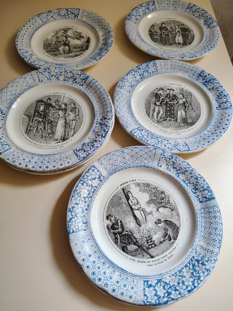 Oude Sarreguemines borden Jeanne d’Arc serie – 8 stuks, Antiek en Kunst, Ophalen