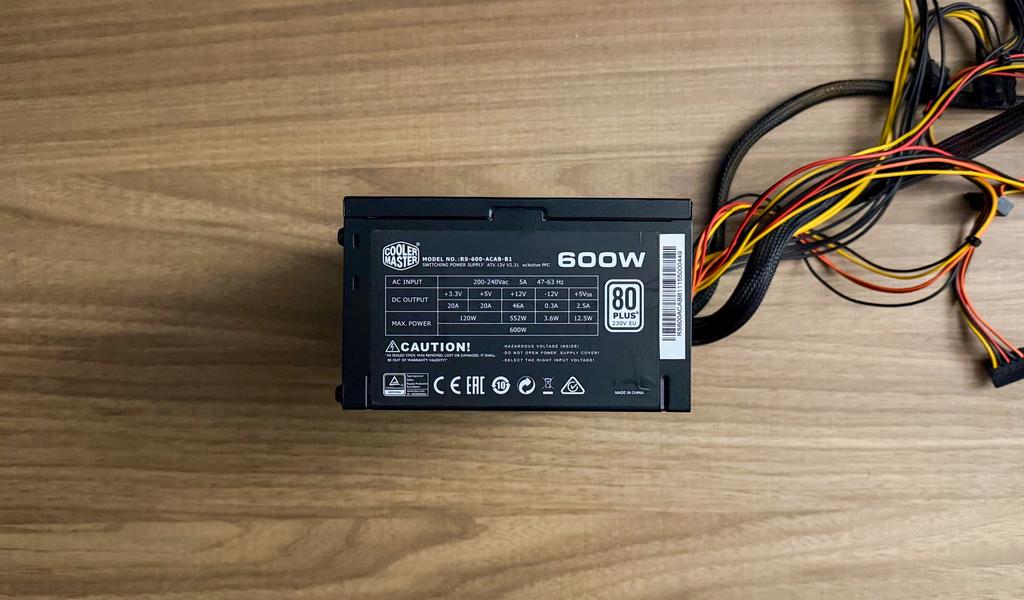 600W Power Supply Cooler Master, Envoi, Comme neuf