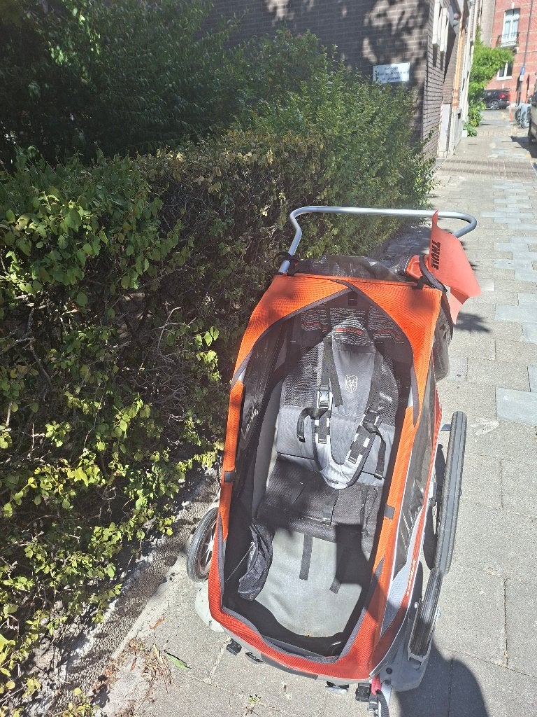 Thule fietskar voor 1 kindje, 2x koppelstuk, 1x axle mount, Fietsen en Brommers, Ophalen, Gebruikt, Opvouwbaar, 20 tot 40 kg