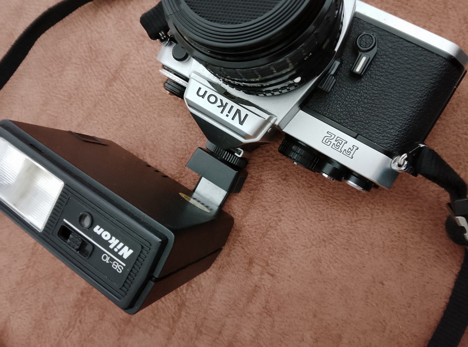 Nikon FE2 camera, Nikon SB10 flits en Sigma 28mm 2.8 lens, Ophalen of Verzenden, Zo goed als nieuw, Spiegelreflex, Nikon