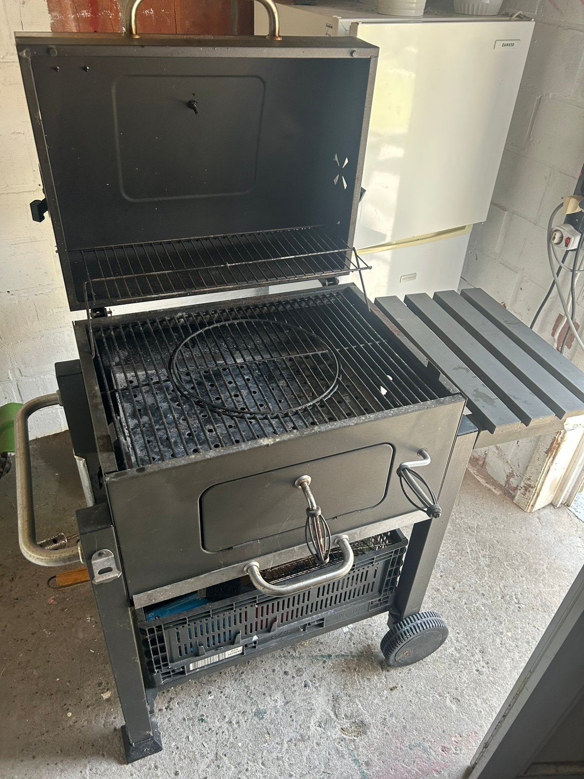 Aussi bon qu'un barbecue neuf, Enlèvement, Comme neuf