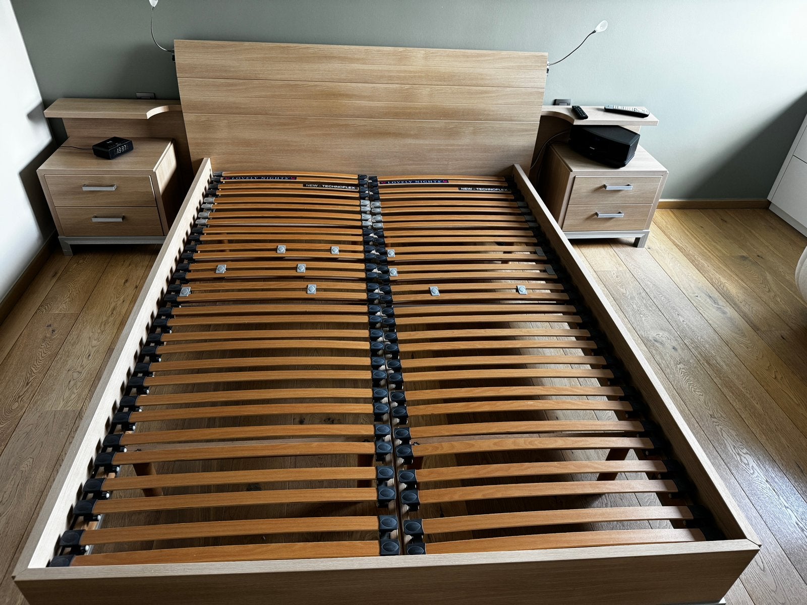 Tweepersoonsbed met lattenbodem en 2 nachtkastjes, Huis en Inrichting, Ophalen, Gebruikt, Tweepersoons, 160 cm