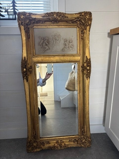 Miroir ancien, Enlèvement