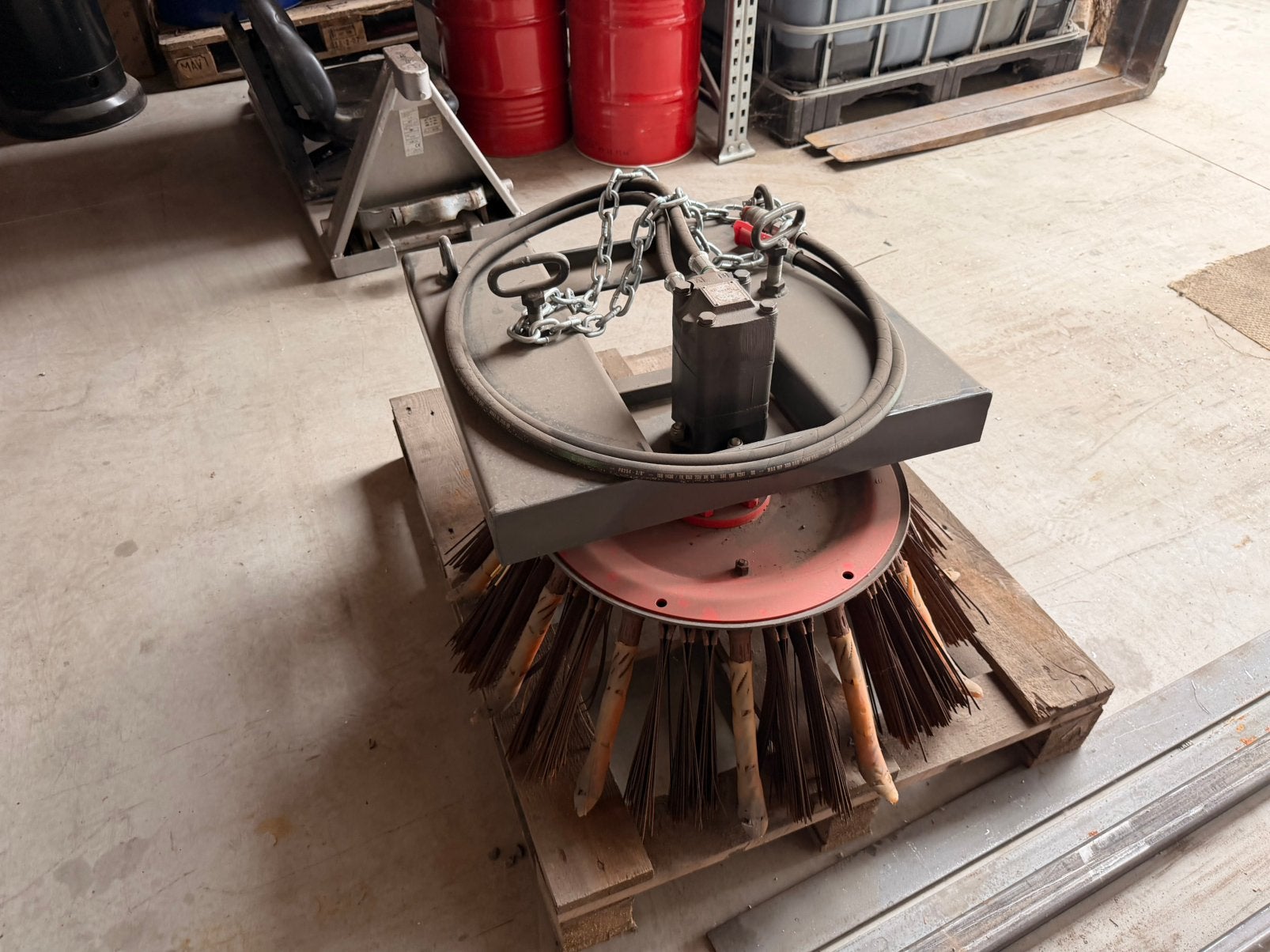 Onkruidborstel heftruck, Tuin en Terras, Veegmachines, Ophalen, Zo goed als nieuw