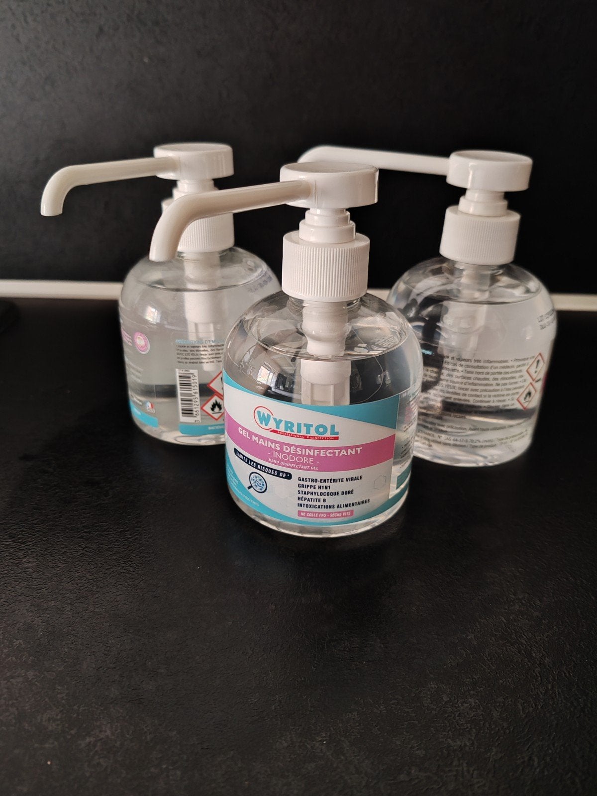 Lot De 3 flacon de 300 ml de gel désinfectant pour les mains, Divers, Enlèvement ou Envoi