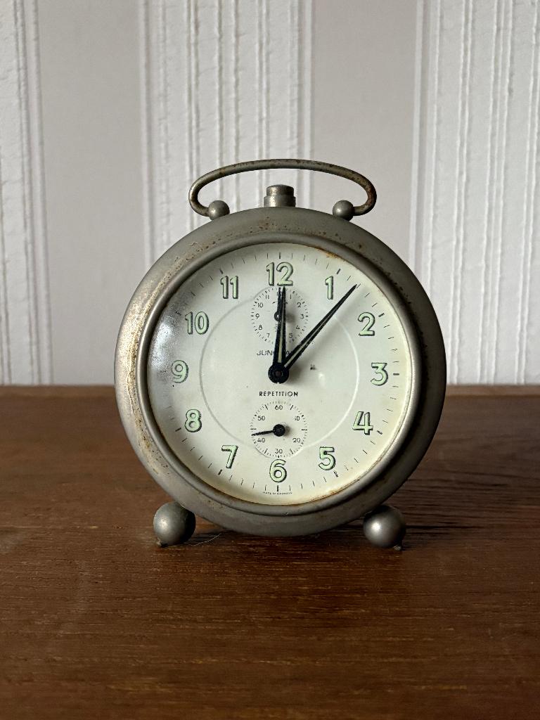 Réveil à remontage Junghans Vintage (rép.) - fonctionne, Antiquités & Art, Antiquités | Horloges, Enlèvement ou Envoi