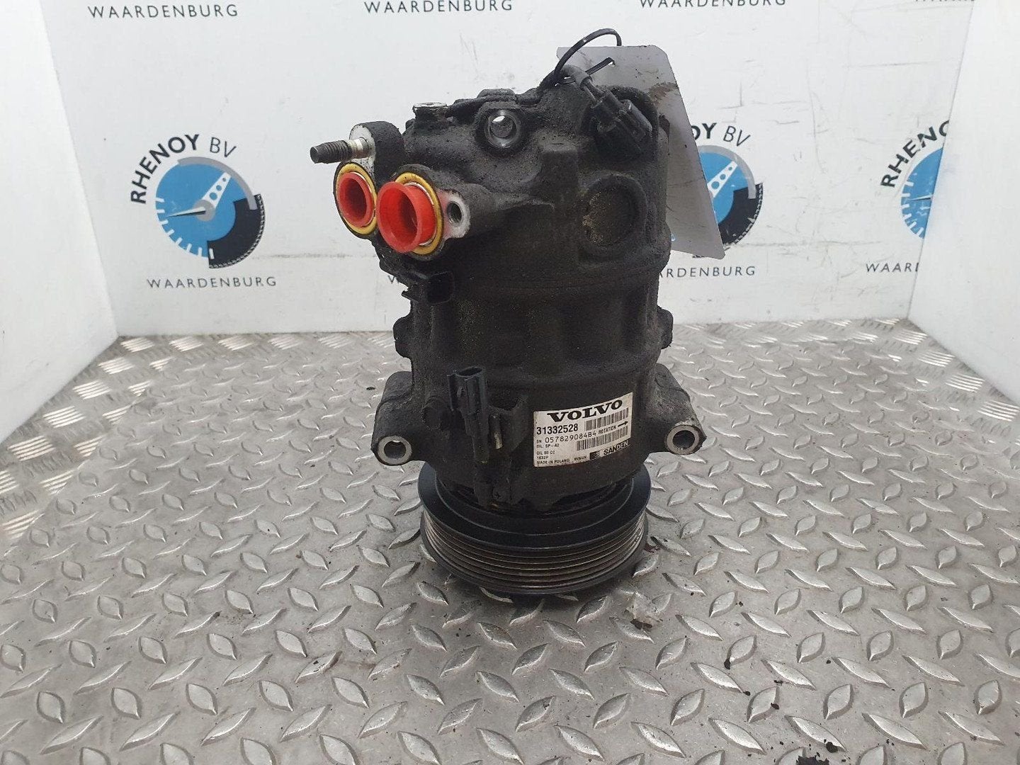 VOLVO V70 2.0 D4 Nordic+  AIRCO COMPRESSOR / AIRCOPOMP 36010, Enlèvement ou Envoi, Utilisé, Stiba membre