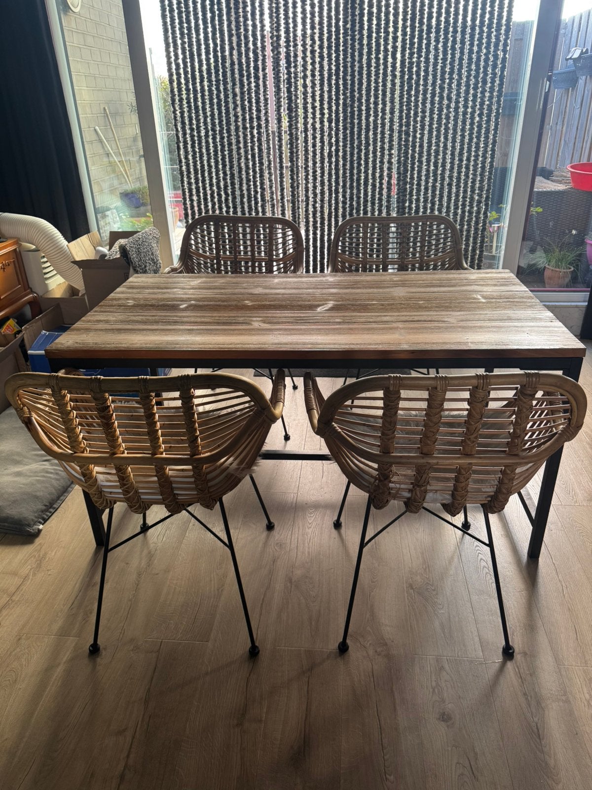 Tafel + 4 rotan stoelen, Ophalen, Zo goed als nieuw