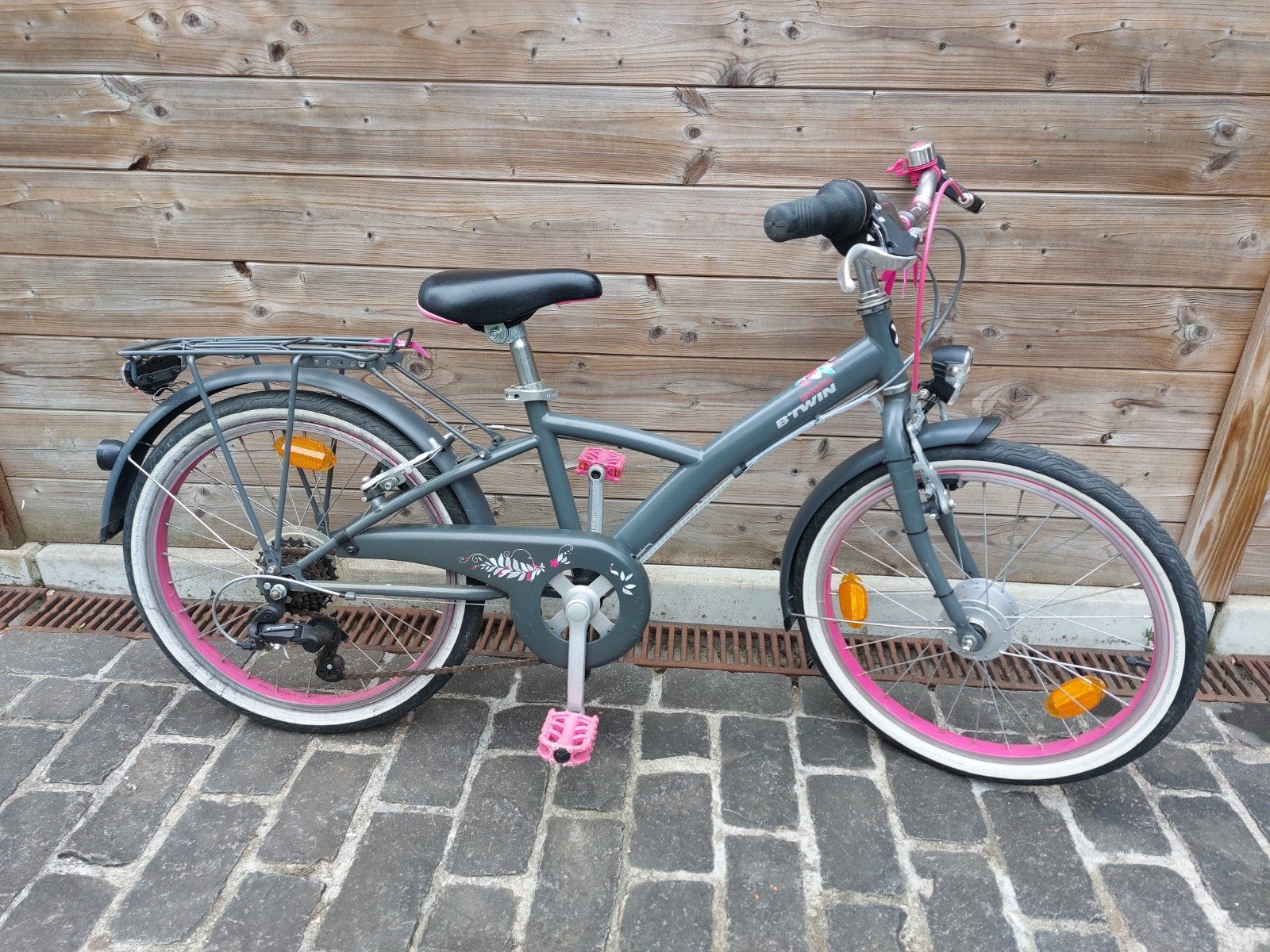 Kinderfiets B-twin 20 inch, Fietsen en Brommers, Fietsen | Meisjes, Zo goed als nieuw, 20 inch, Versnellingen, Velgrem, Ophalen