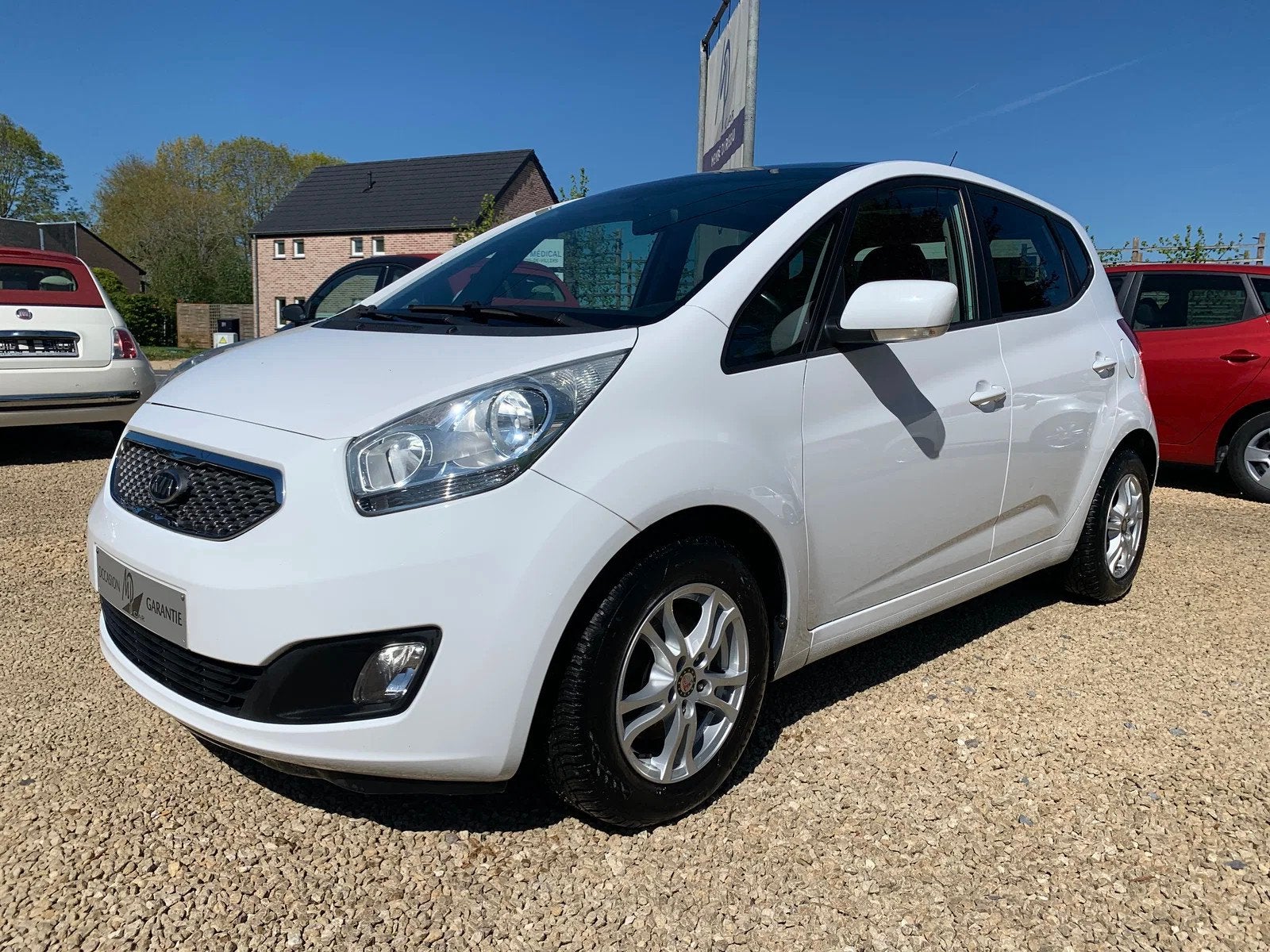 Kia Venga 1400 diesel..94000 kms..Toit Pano..GPS..BlueTooth., Auto's, Euro 5, Gebruikt, Zwart, Wit