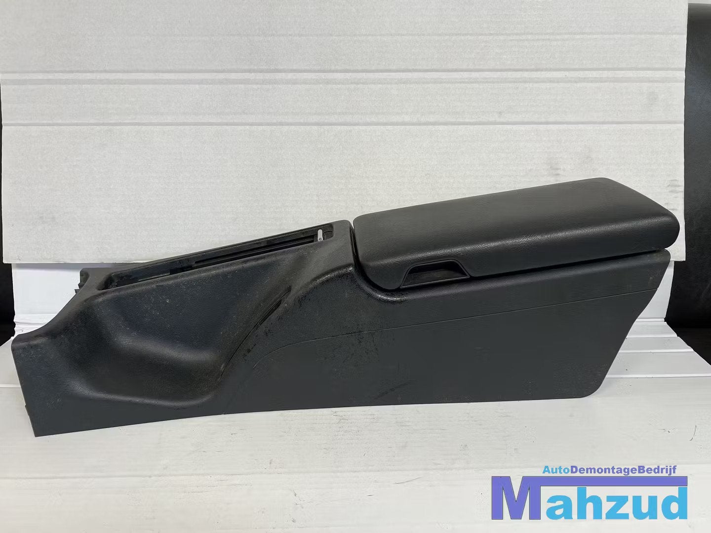 MERCEDES SLK R170 Zwart armsteun middenconsole 1996-2004, Mercedes-Benz AG, Mercedes-Benz, Utilisé, Mercedesstrasse 120
70372  Stuttgart, DE