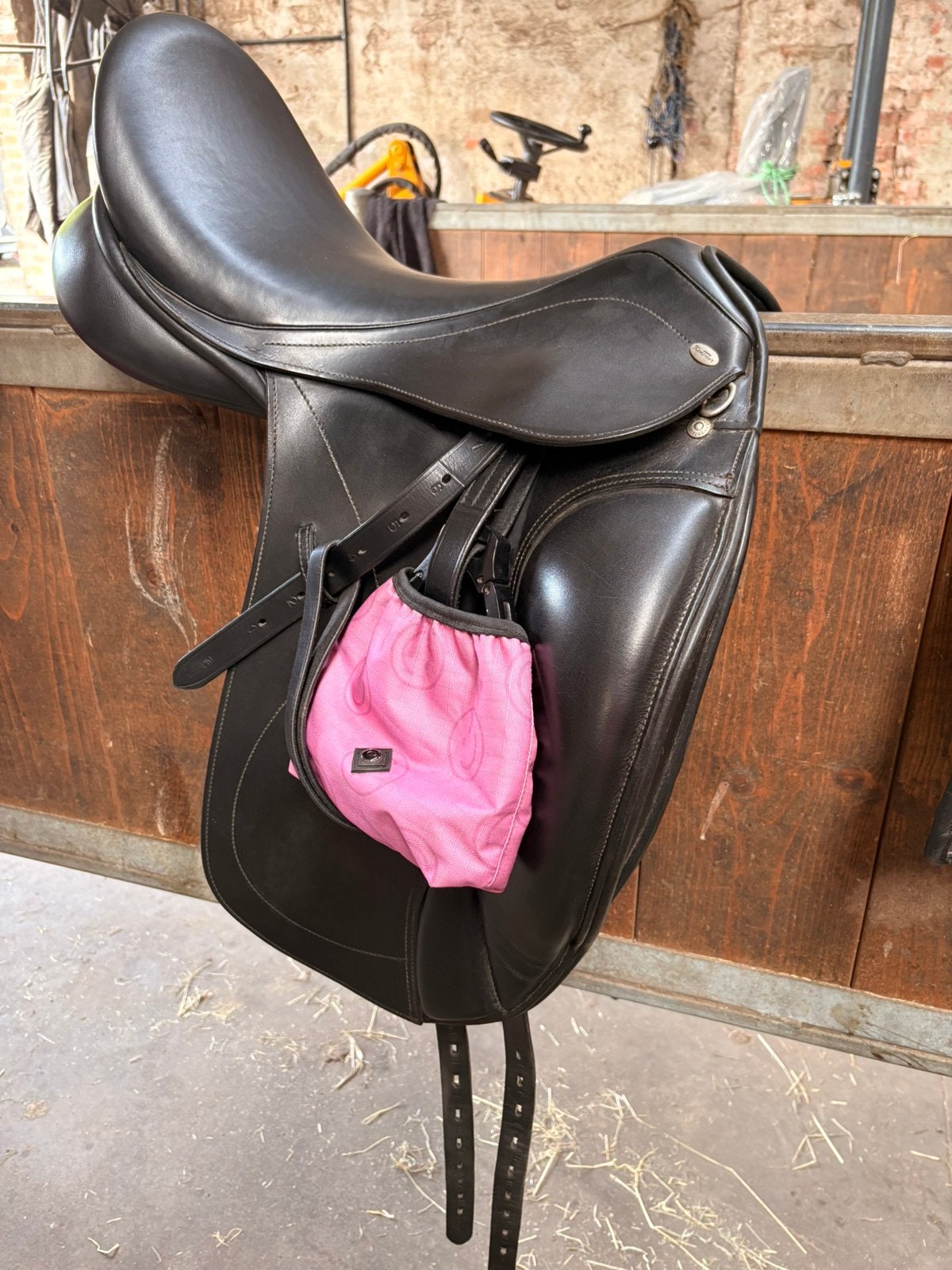 2 dressuur zadels te koop, Animaux & Accessoires, Chevaux & Poneys | Selles, Enlèvement, Comme neuf, Dressage